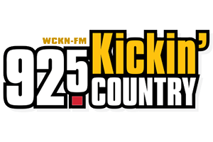 92.5 Kickin' Country